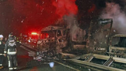 50 Ara&ccedil; Birbirine Girdi: &Ouml;l&uuml; ve Yaralılar Var