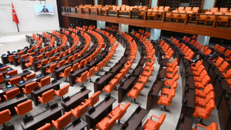 50 imza, 12 vekil: Meclis'te sessiz &ccedil;oğunluk