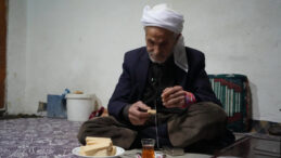 50 Yıldır Sadece &Ccedil;ay ve Gofretle Besleniyor