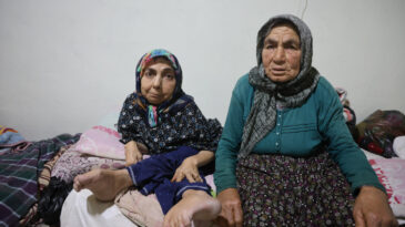 61 Yaşındaki Engelli Kızına &Ouml;mr&uuml;n&uuml; Adadı