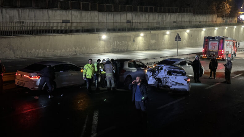 7 Ara&ccedil; Zincirleme Kaza Yaptı