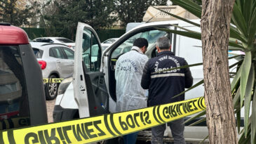70 Yaşındaki İş&ccedil;i Ara&ccedil;ta Hayatını Kaybetti
