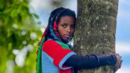 72 Saat Ağa&ccedil; Sarılarak D&uuml;nya Rekoru Kırıldı