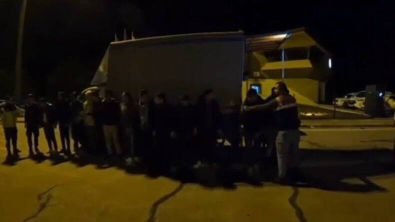 81 İl'de D&uuml;zensiz G&ouml;&ccedil; Denetimi: 972 G&ouml;&ccedil;men Yakalandı