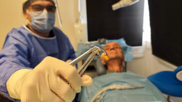 83 Yaşında 20'lik Diş &Ccedil;ıkarıldı