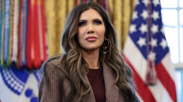 ABD'li Bakandan Sert A&ccedil;ıklamalar: "Her &Uuml;lkeye Lanet Olası Yasağı Getirin!"