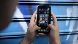 ABD'nin Sosyal Medya D&uuml;zenlemesine Tepkiler Artıyor: &Ccedil;in Bile Bu Kadarını Yapmıyor