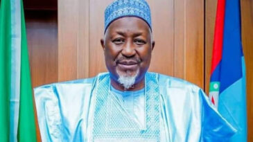 Abubakar İstifa Etti