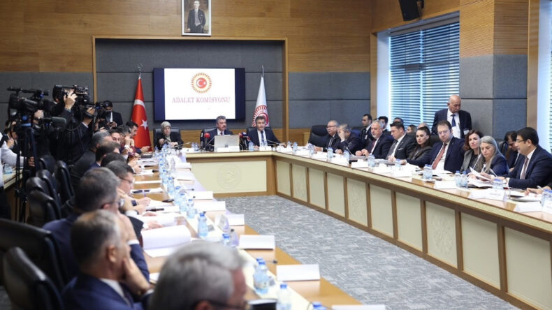 Adalet Komisyonu'nda 11. Yargı Paketi'nin İlk 15 Maddesi Onaylandı
