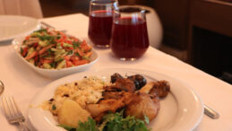 Adana'da Yılbaşı Tercihleri Değişmedi: Hindi Yerine Tavuk Dolması