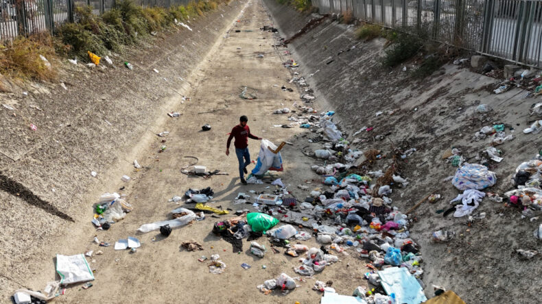 Adana&rsquo;nın Sulama Kanalları &Ccedil;&ouml;pl&uuml;ğe D&ouml;n&uuml;şt&uuml;: Mahalleli Tepkili