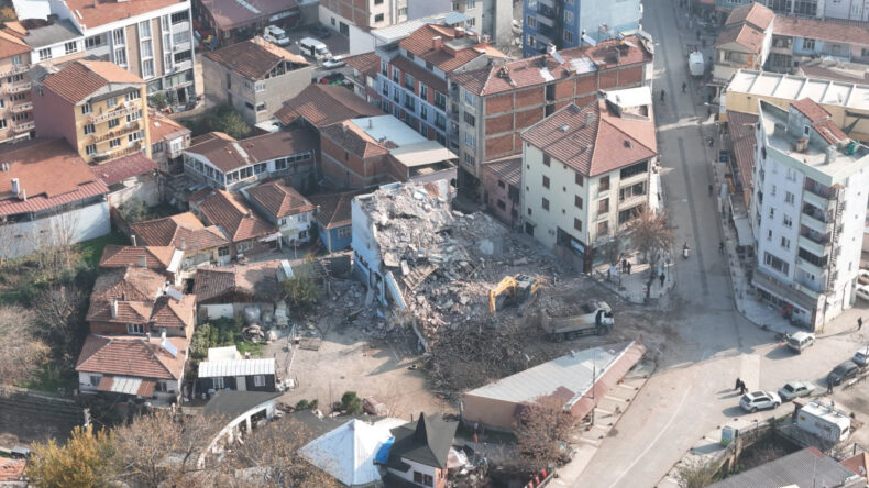 Afet Y&ouml;netmeliği Değişti: Binalar Nasıl Yıkılacak?