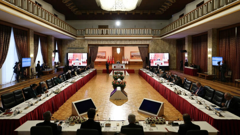 AKP'de Rapor Hazırlığı: Cuma G&uuml;n&uuml; TBMM Başkanlığı'na Sunulacak