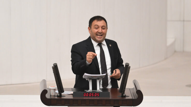 AKP'li Vekilden Tepki &Ccedil;eken A&ccedil;ıklamalar: "Sizi Y&uuml;z&uuml;st&uuml; Yatırıyor"