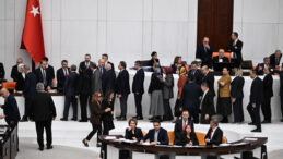 AKP'li Vekiller Ayaklandı, Başkanvekili Bing&ouml;l'&uuml;n Sabrı Taşıyor