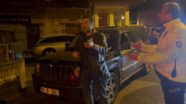 Alkoll&uuml; S&uuml;r&uuml;c&uuml; Polise Direndi, Gazetecilere Tehditler Savurdu