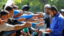 Almanya, Y&uuml;zlerce G&ouml;&ccedil;meni Ortada Bıraktı: 'Artık İlgilenmiyoruz'