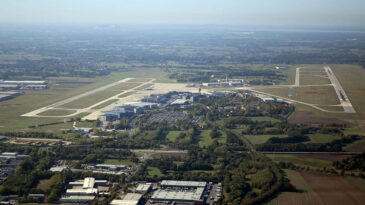 Almanya'da dron tehdidi! Hannover Havalimanı 3 saat u&ccedil;uşlara kapatıldı
