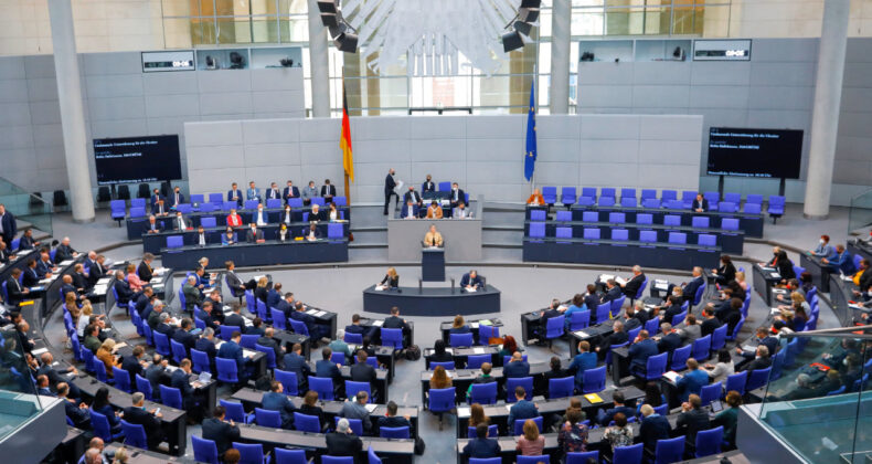 Almanya'da Tartışmalı Emeklilik Tasarısına Meclisten Onay