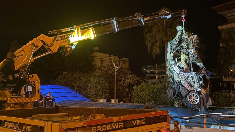 Alt Ge&ccedil;ide D&uuml;şen Ara&ccedil;ta S&uuml;r&uuml;c&uuml; Hayatını Kaybetti