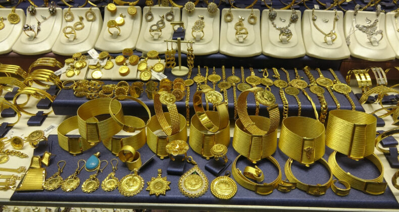 Altın Fiyatlarındaki Y&uuml;kseliş Takı Fiyatlarını U&ccedil;urdu: 6 Milyon Liralık Bilezik Dikkat &Ccedil;ekti
