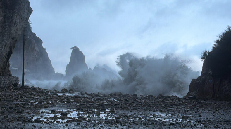 Amasra'da Dalga Yüksekliği 8 Metreye Ulaşıldı