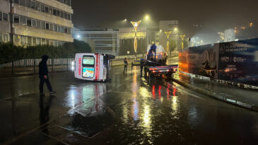 Ambulans Kaza Ge&ccedil;irdi: &Ccedil;ok Sayıda Yaralı Var