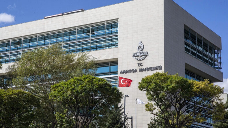 Anayasa Mahkemesi 'hakaret' konusunu incelemeye alıyor