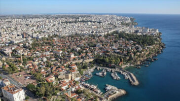 Antalya'da Art Arda Depremler: Uzmanından &Ouml;nemli Uyarılar