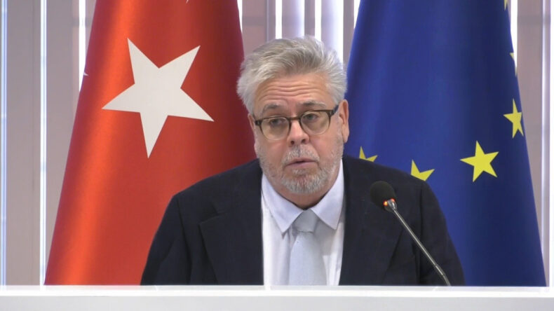 AP Türkiye Raportörü: Anayasa bir menü değil, birini seçip diğerini bırakamazsınız