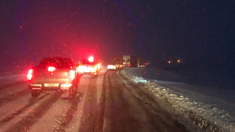 Ardahan'da Kar Fırtınası: Y&uuml;ksek Ge&ccedil;itlerde Ulaşım Engellendi