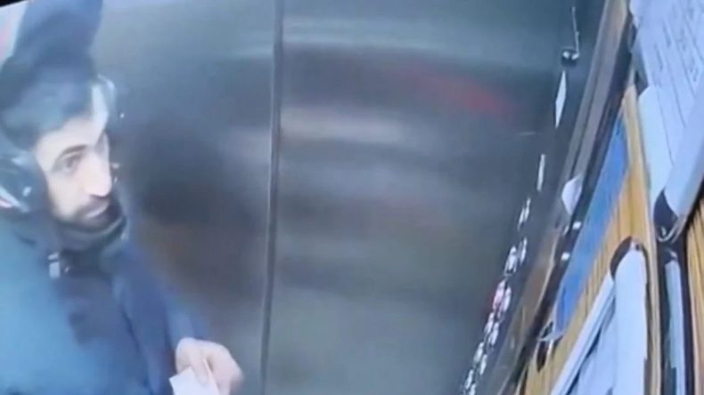 Atat&uuml;rk Portresine T&uuml;k&uuml;ren Kurye Yakalandı