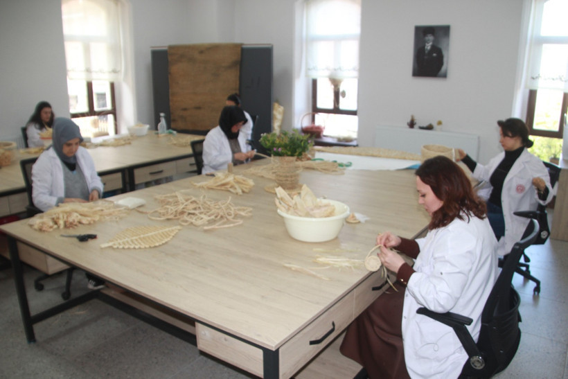 Mısır kabukları ile yapılan ürünler