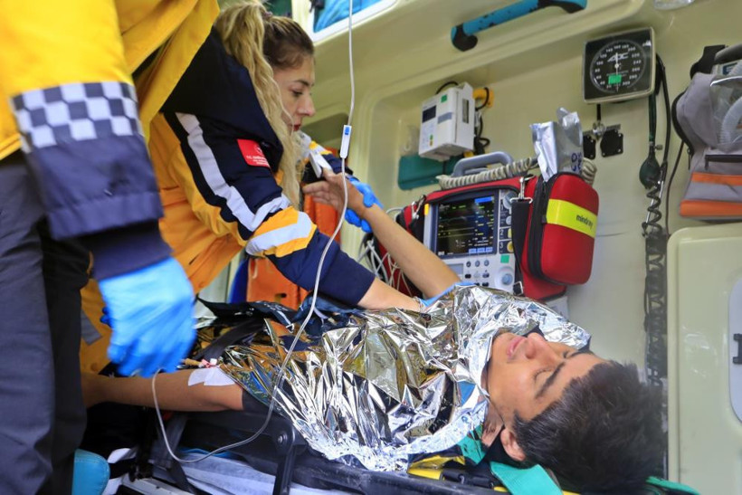 Kurtarma ekipleri gençle buluştu