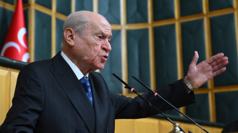 Bah&ccedil;eli'den Amerikan El&ccedil;isine: K&uuml;stahlıkta Sınır Tanımıyor