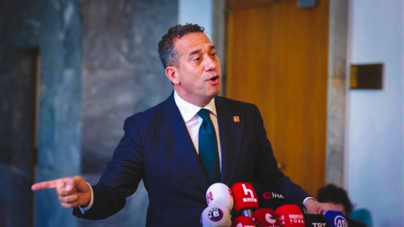 Bah&ccedil;eli'nin Desteğini Hatırlattı: Hodri Meydan, Yasayı Ge&ccedil;irelim