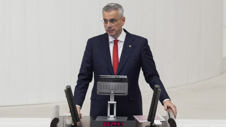 Bakan Memişoğlu, 2025 yılında yurt dışına giden doktor sayısını a&ccedil;ıkladı