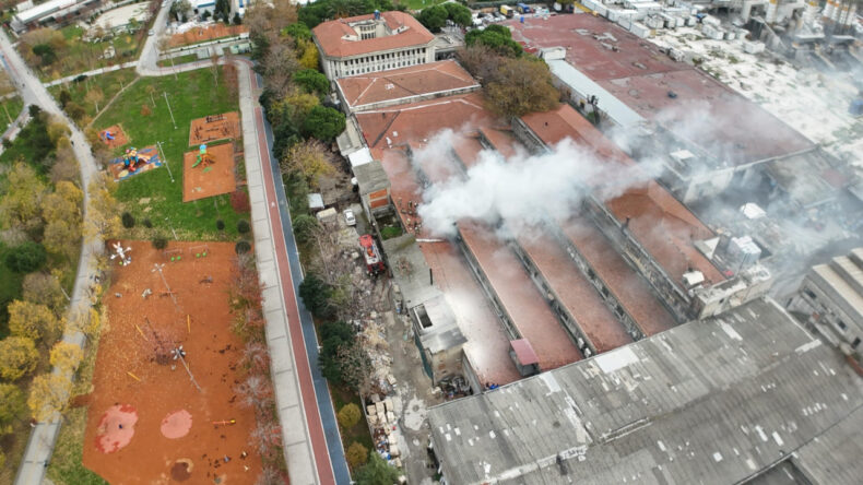 Bakırk&ouml;y'de Fabrika Yangını