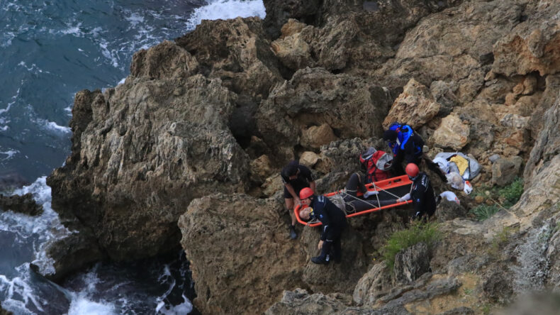 Balık Tutmak İ&ccedil;in İndi, G&ouml;z&uuml;n&uuml; Hastanede A&ccedil;tı