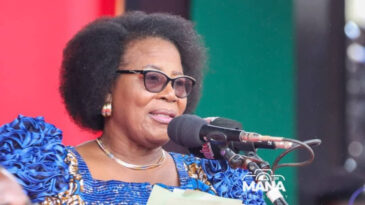 Başkan Yardımcısı'nın Pahalı İngiltere Seyahati &Uuml;lkeyi Karıştırdı