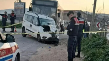 Belediye Otob&uuml;s&uuml;yle &Ccedil;arpışan Ara&ccedil;ta 1 Kişi Hayatını Kaybetti