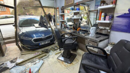 Berber Koltuğunda Araba &Ccedil;arptı