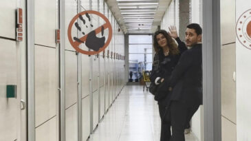 Berrak T&uuml;z&uuml;nata&ccedil; İfade Vermek İ&ccedil;in Adliyeye Gitti
