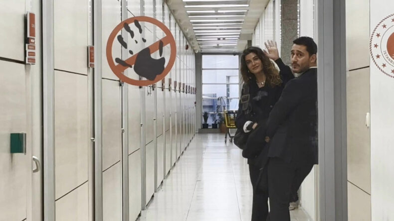 Berrak Tüzünataç İfade Vermek İçin Adliyeye Gitti