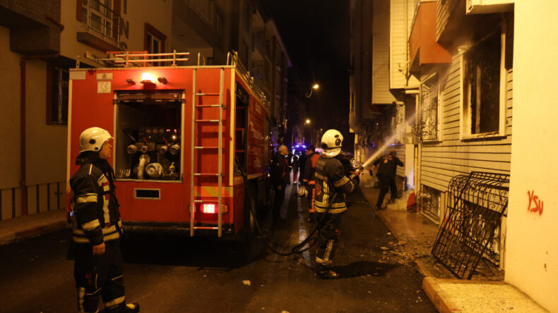 Beş Katlı Binada Yangın Paniği: İki Yaralı