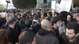 Beyazıt'ta Eylem Yapan Gen&ccedil;ler İ&ccedil;in Polis Ablukası: 26 Kişi G&ouml;zaltına Alındı