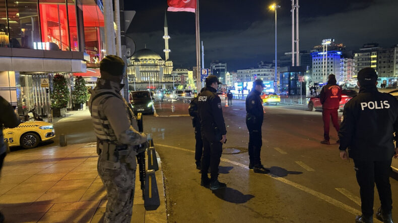 Beyoğlu ve Kadık&ouml;y'de 'Huzur İstanbul' Denetimleri