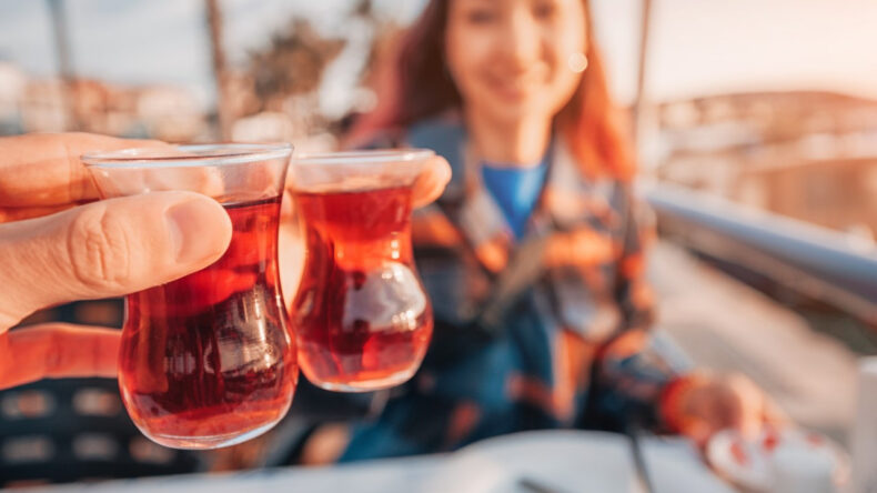 Bilim Dünyasından Çay Tiryakisi Kadınlara İyi Haber