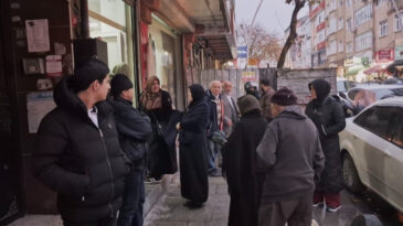 Bir Kuyumcu Skandalı Daha: Mahalle Sakinleri D&uuml;kkan &Ouml;n&uuml;nde Toplandı