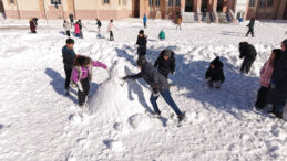 Bir&ccedil;ok Kentte Yılın Son G&uuml;n&uuml; Okullar Tatil Edildi